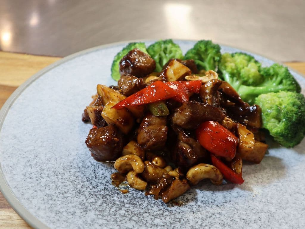 Cashew Beef with Spicy Honey Pepper Sauce/D63