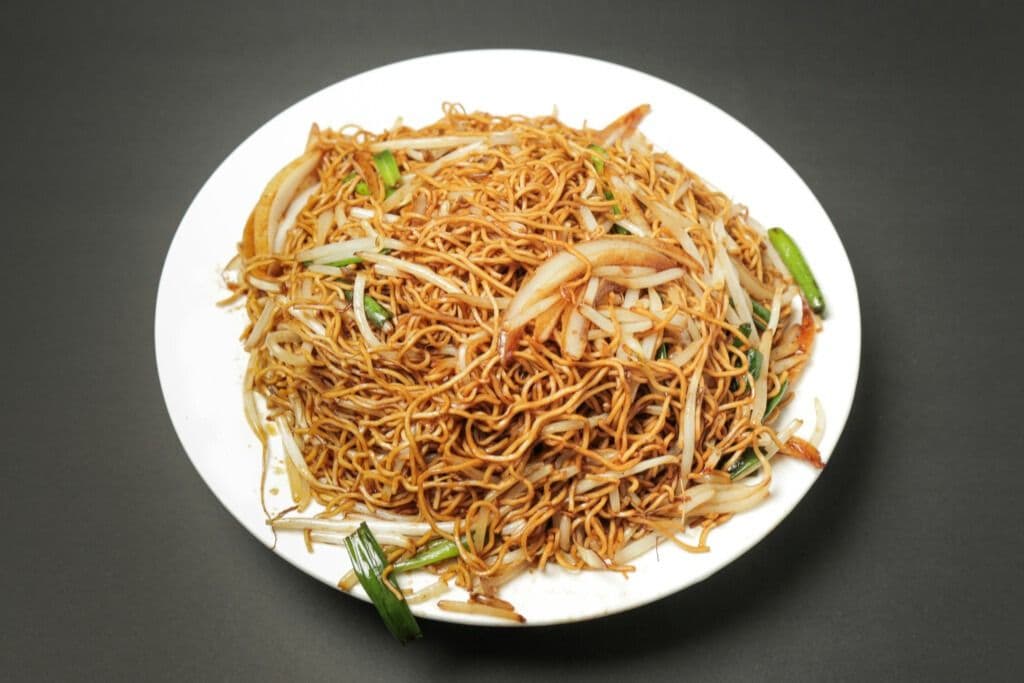 57C-Stir Fried Soya Noodle with Bean Sprout & Broccoli 豉油皇西蘭花炒麵