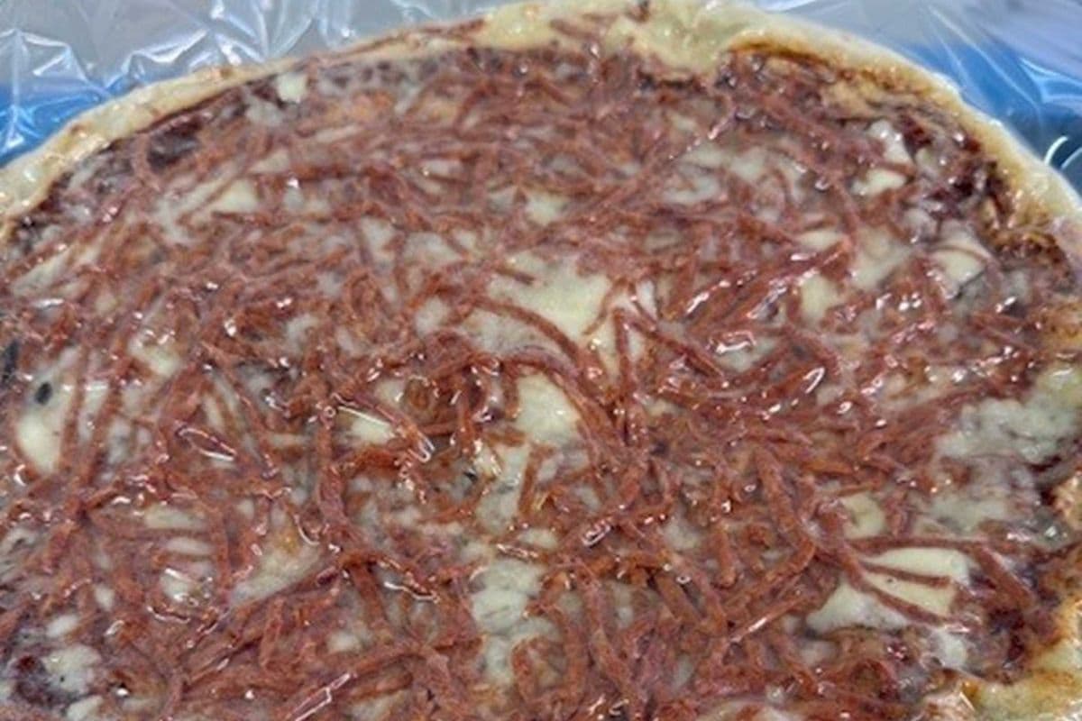 FROZEN PIZZA (15 inch pizza)