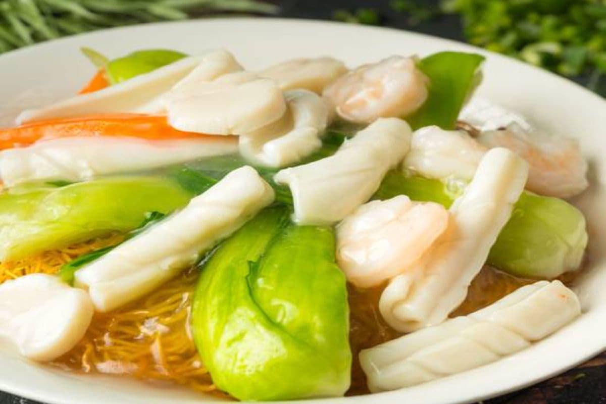 Three Kinds of Seafood and Vegetables Fried Noodle