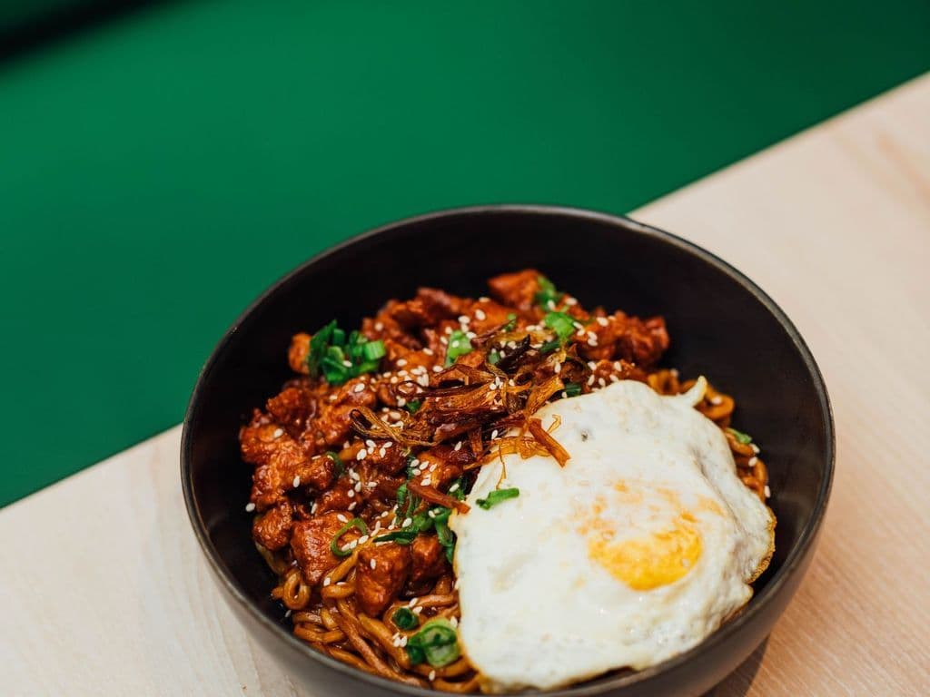 Porc Épicé de Shanghai / Spicy Pork of Shanghai 辣肉拌面+煎蛋