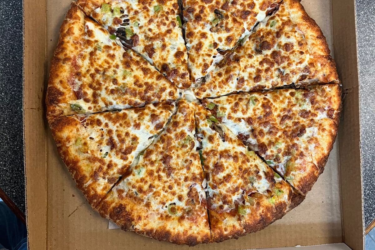 12" Deluxe Pizza