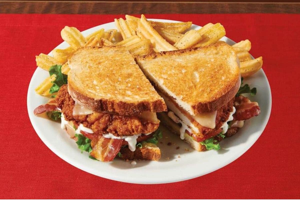 CRISPY CHICKEN BACON RANCH SANDWICH (1610 Cal)