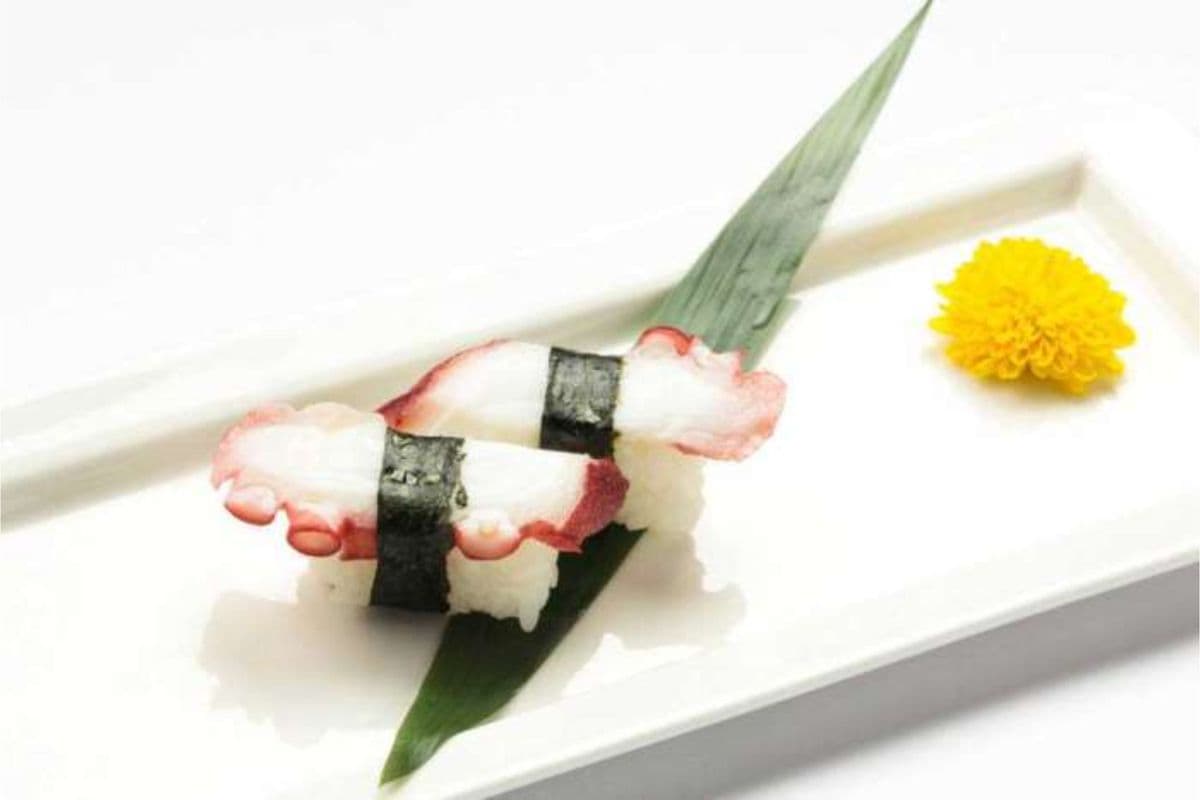 Octopus Sushi (2 pcs)