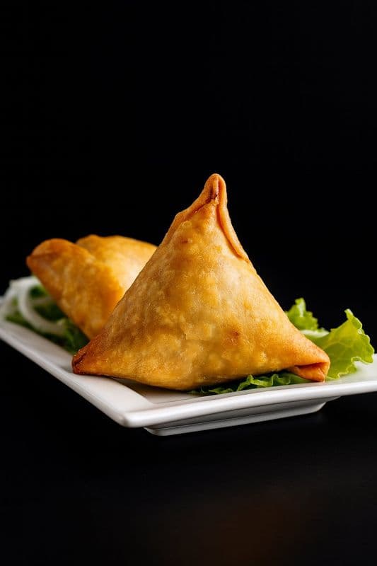 Lamb Samosa (Halal) (2 Pcs) / Samosa à l’Agneau(Halal) (2 Pcs)