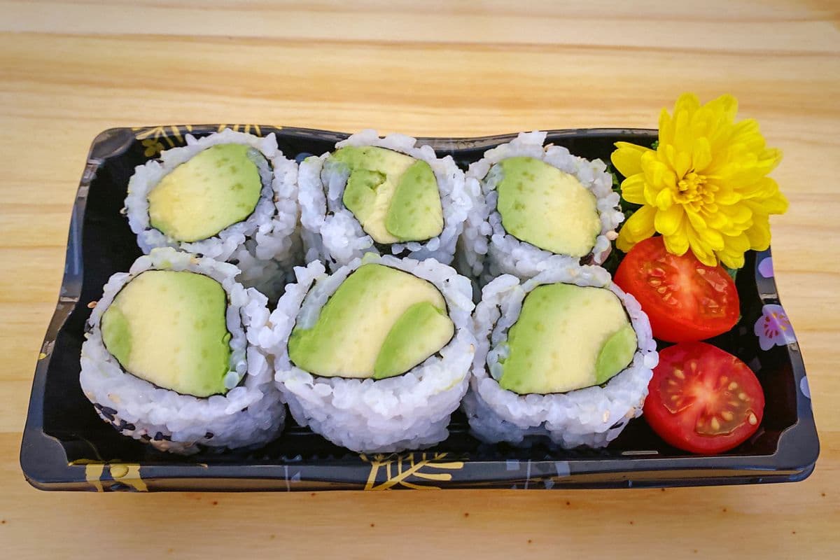 Avocado Roll (6 pcs)