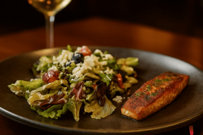 Mix Berry Salad with chipotle Mango Spice 3 oz Salmon