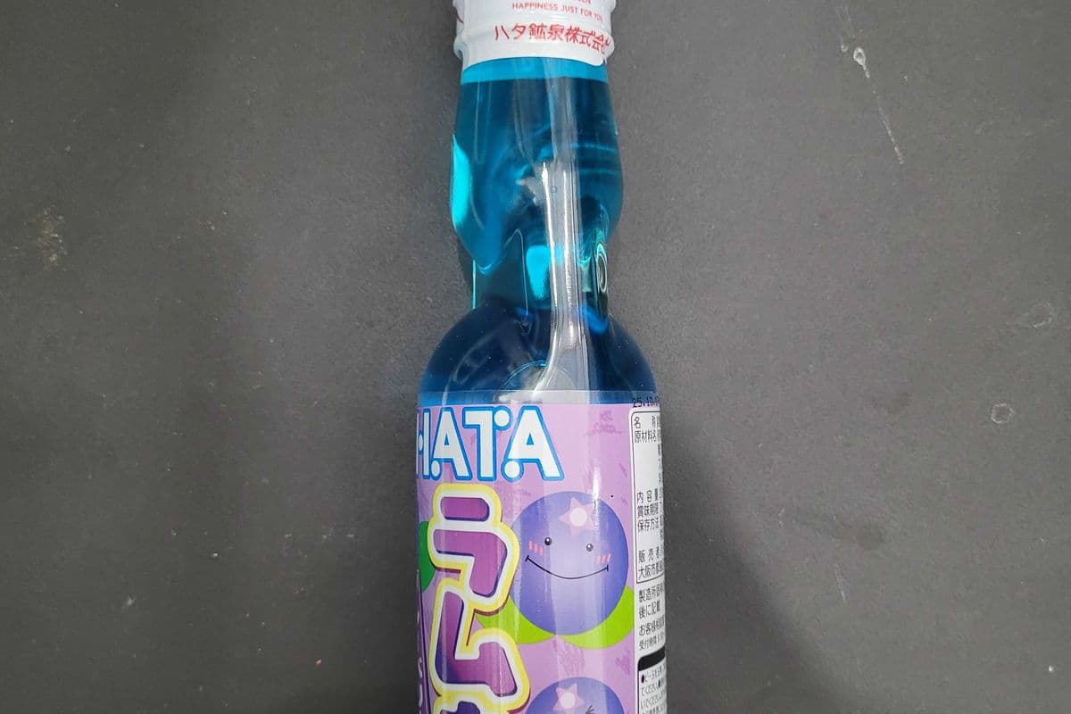 Hata Kosen Ramune Soda bleuet / blueberry 200ml