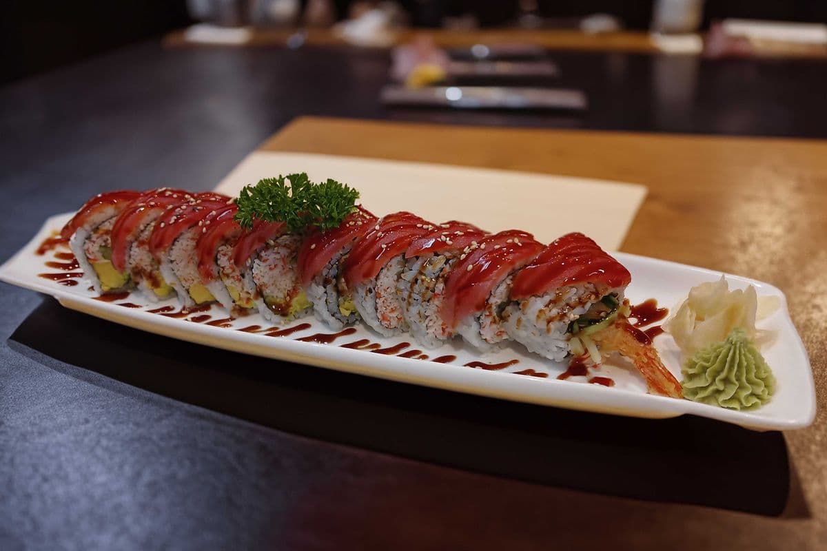 Red Dragon Roll (10 pcs)
