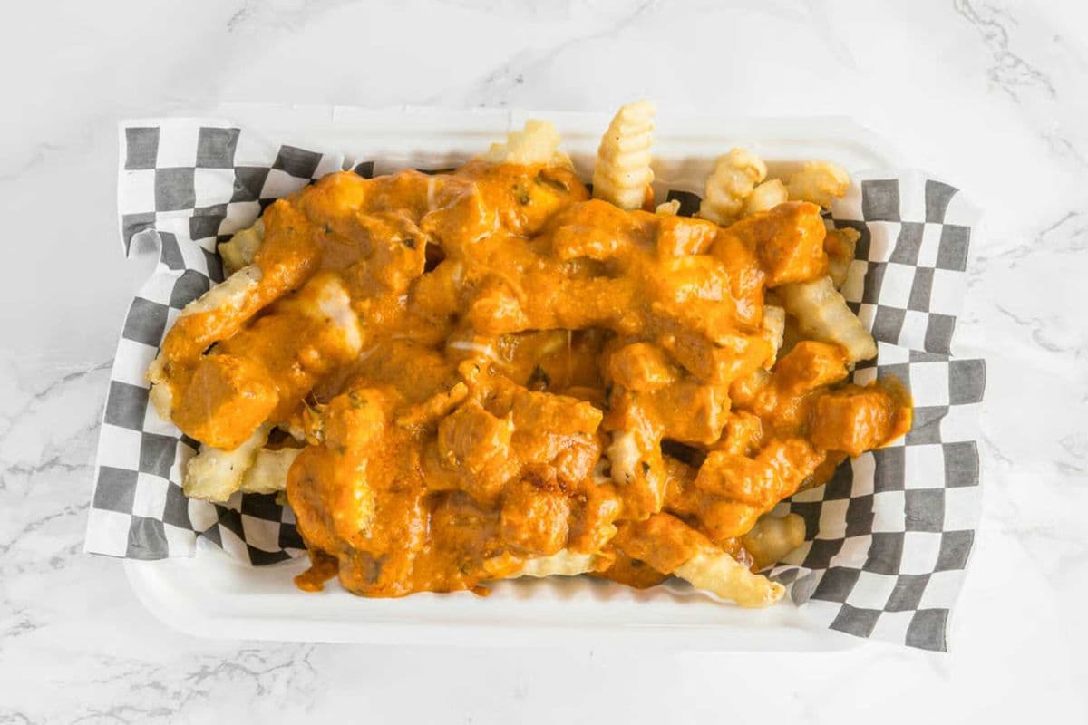 BUTTER CHICKEN POUTINE - D