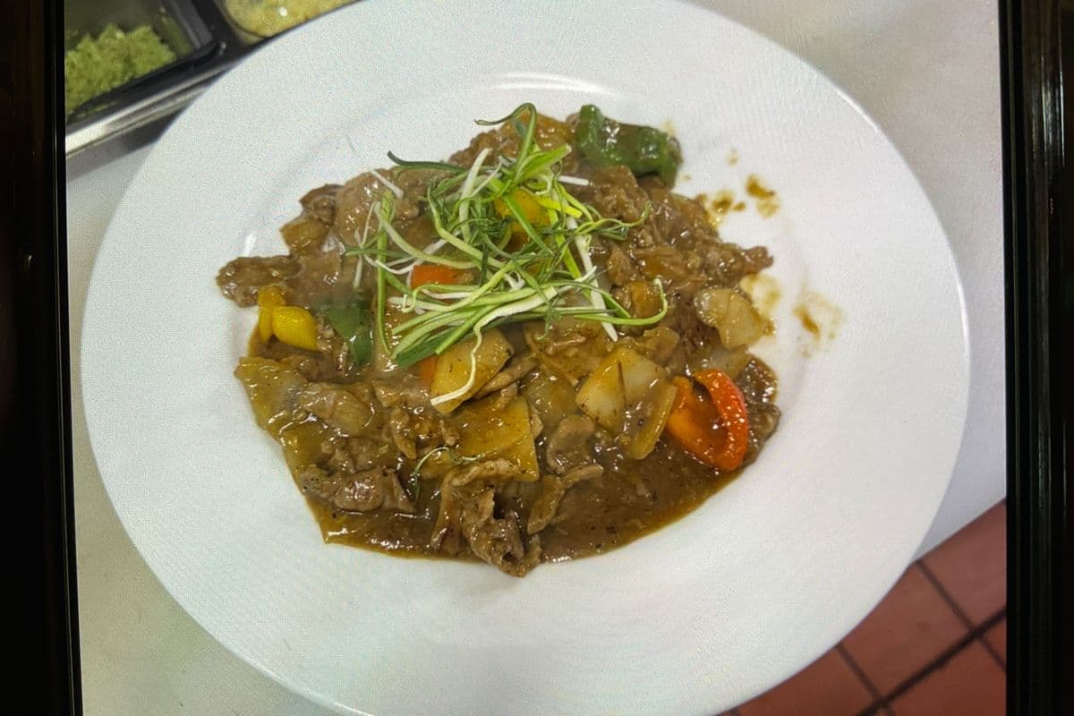 B2. Beef with Lemongrass and Hot Chilli - Bò Xào Sả Ớt