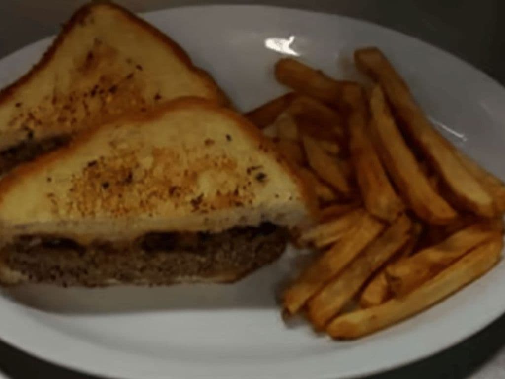 Cheesy Meatloaf Sandwich