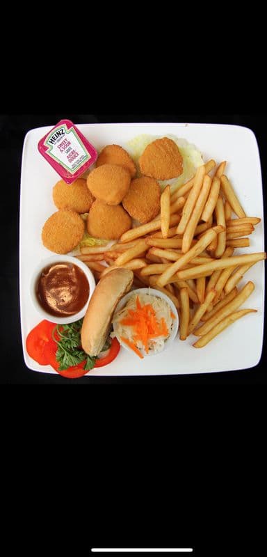 29. Croquettes de poulet pour enfants (4 mcx) / Kids' Chicken Nuggets (4 pcs)