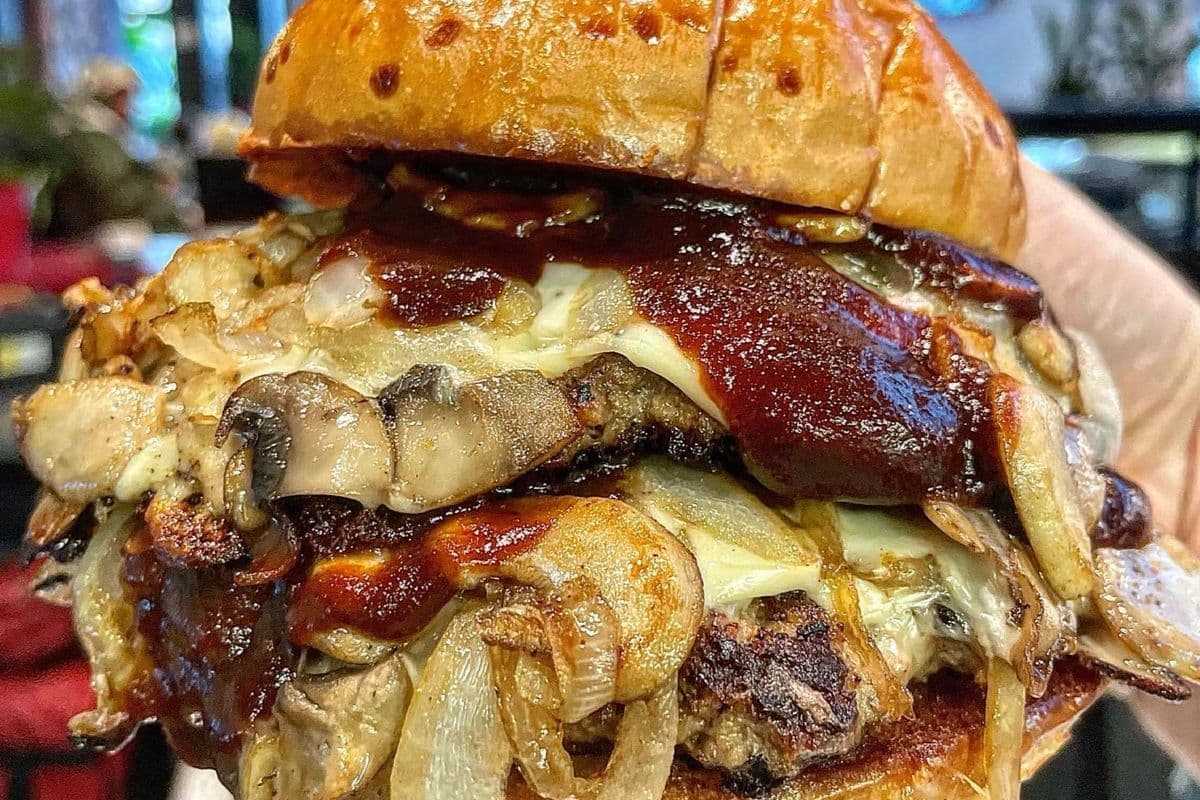 Le Bull's Eye Burger