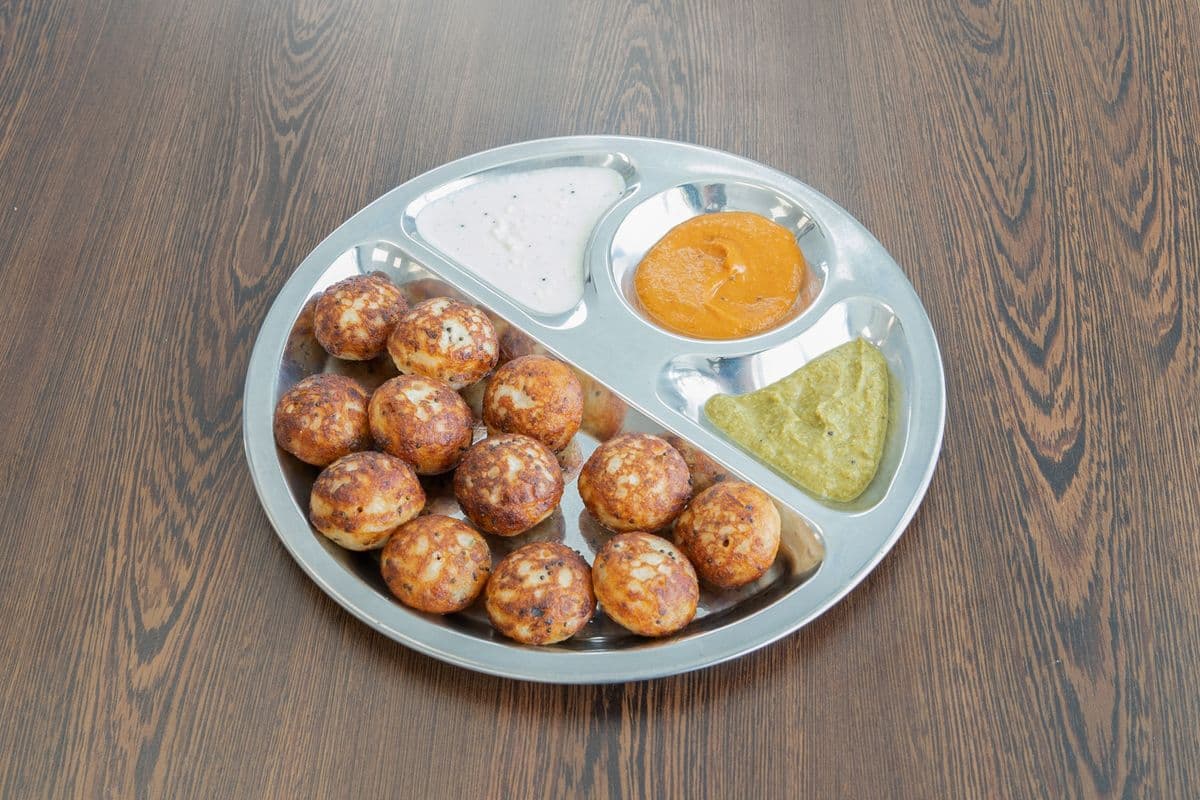 Kuzhi Paniyaram (10 Pcs)