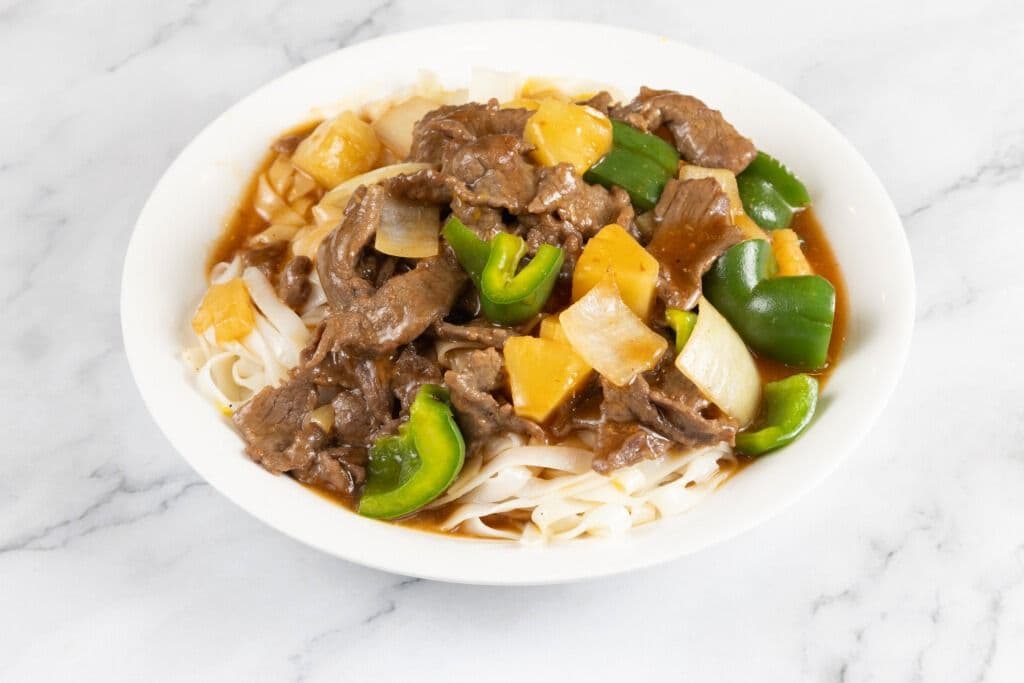 Beef with Satay Sauce on Rice Noodle