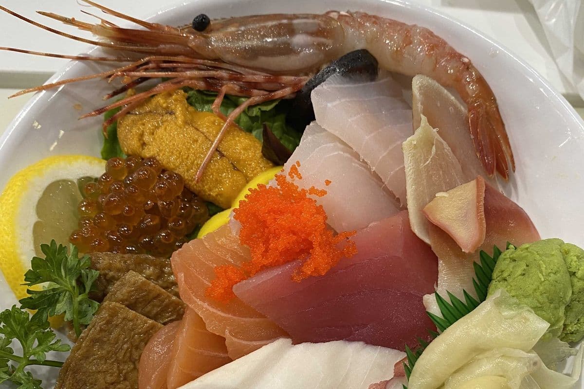 Deluxe Chirashi Don (12 Pieces)
