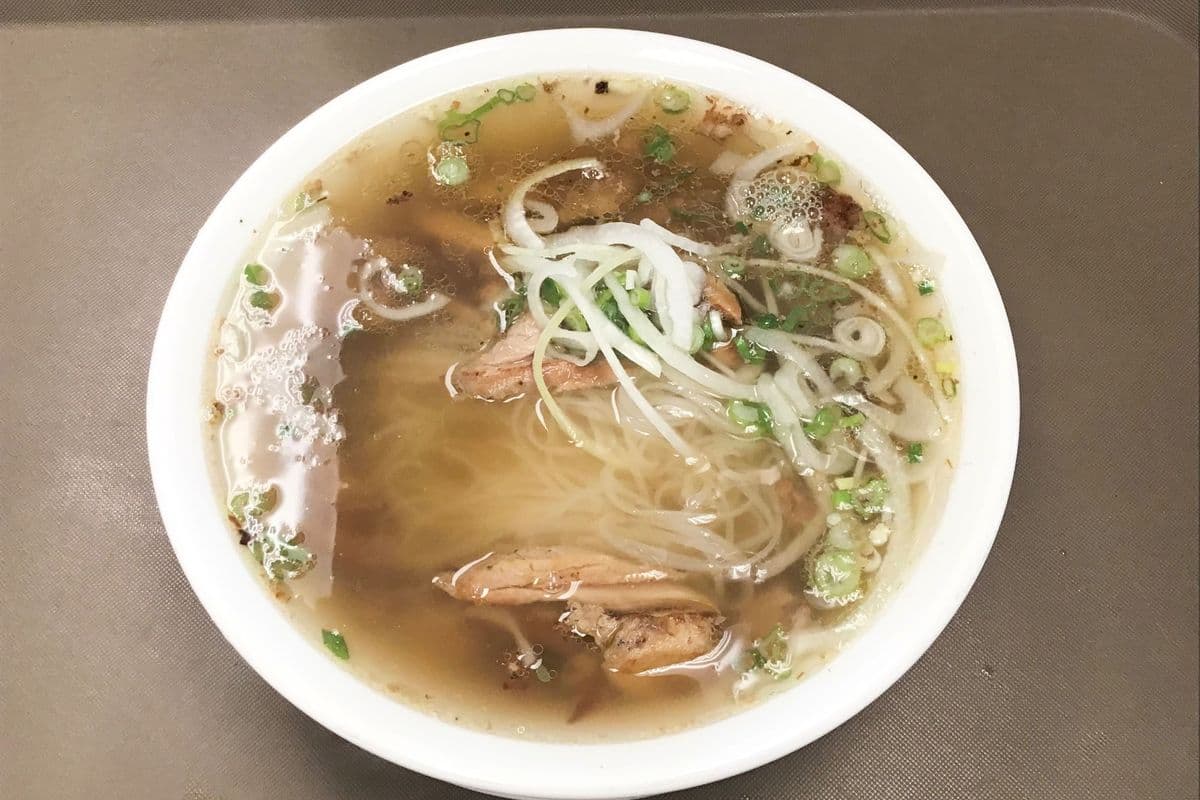 P18. Grilled Lemongrass Chicken Noodle Soup / Phở Gà Nướng (ONE SIZE)