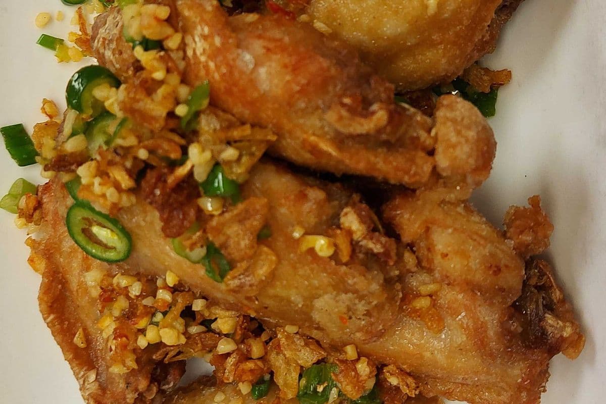 204. Deep-Fried Chicken Wings with Spicy Salt and Chilli