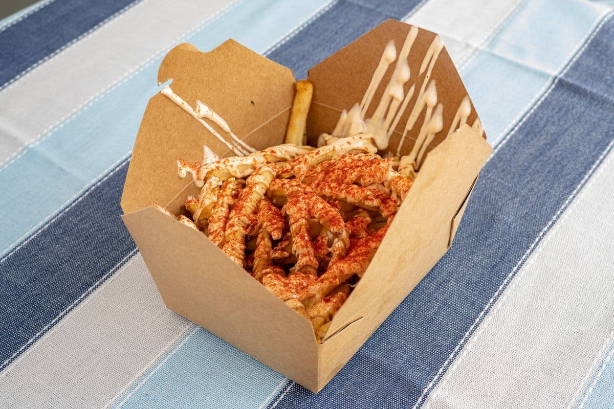Fries with Sauce and Paprika