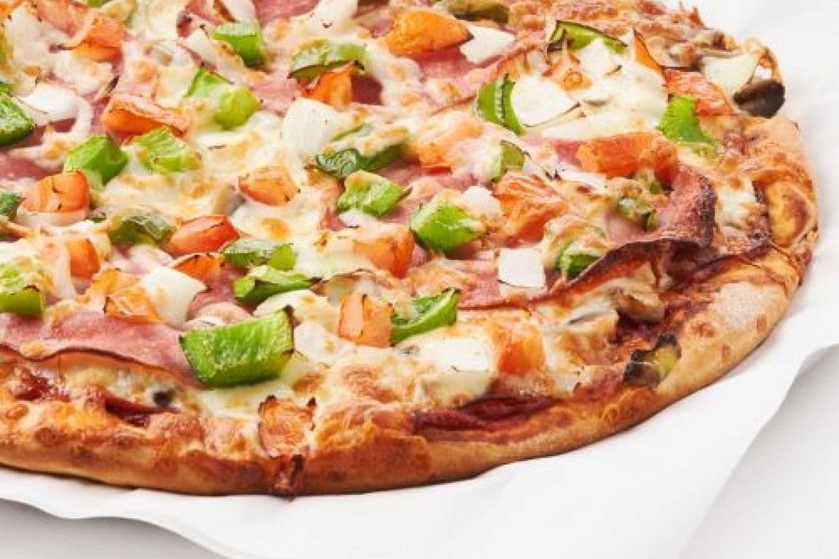 11" Medium Deluxe Combo Pizza