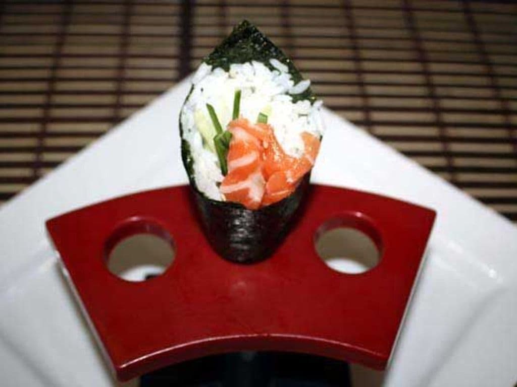 Salmon Hand Roll (1pc)
