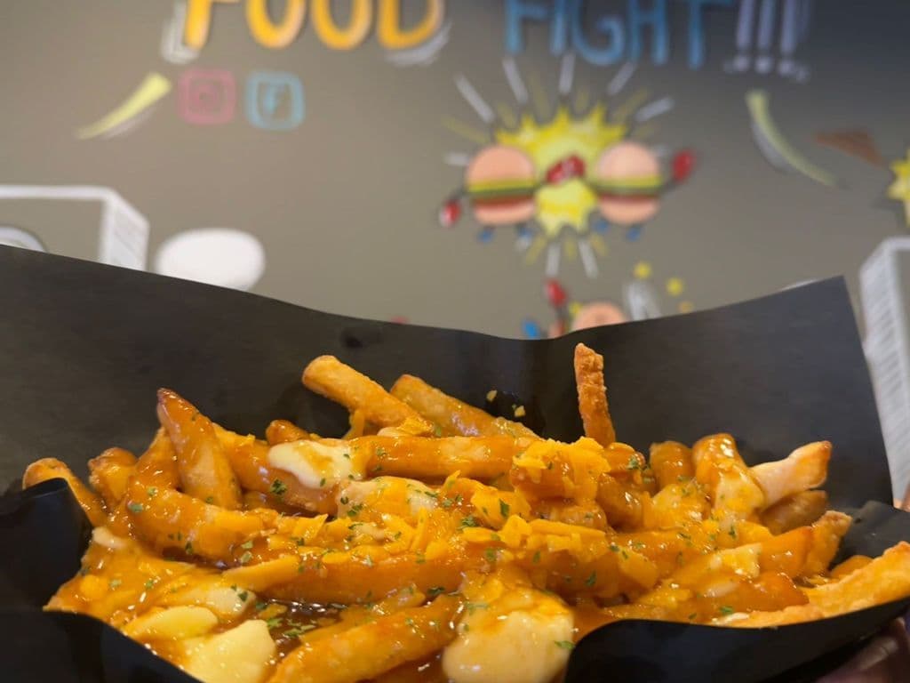 LARGE POUTINE