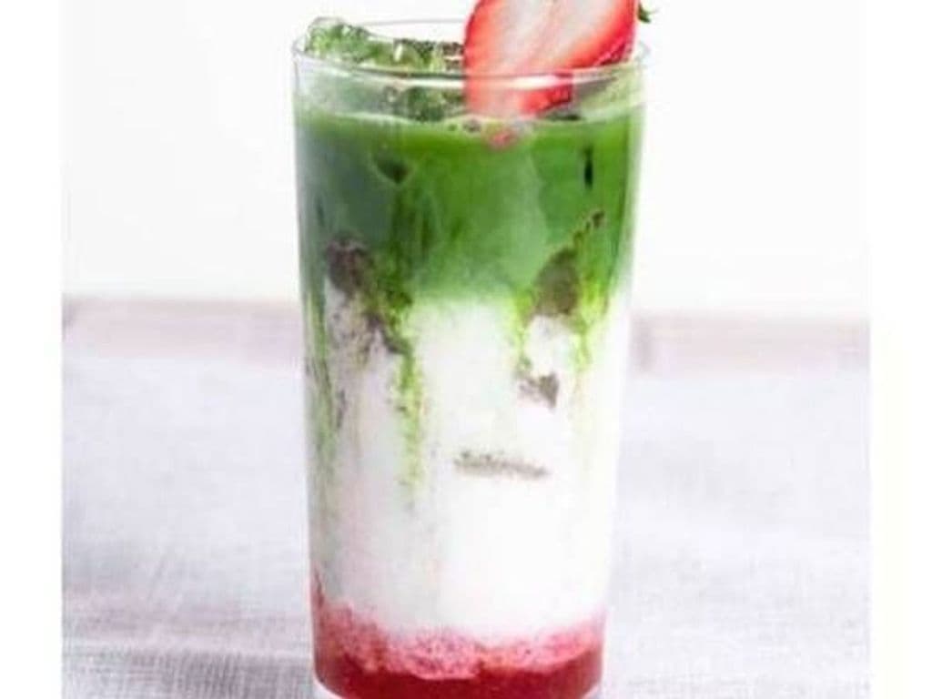 Ice Matcha Strawberry Latte