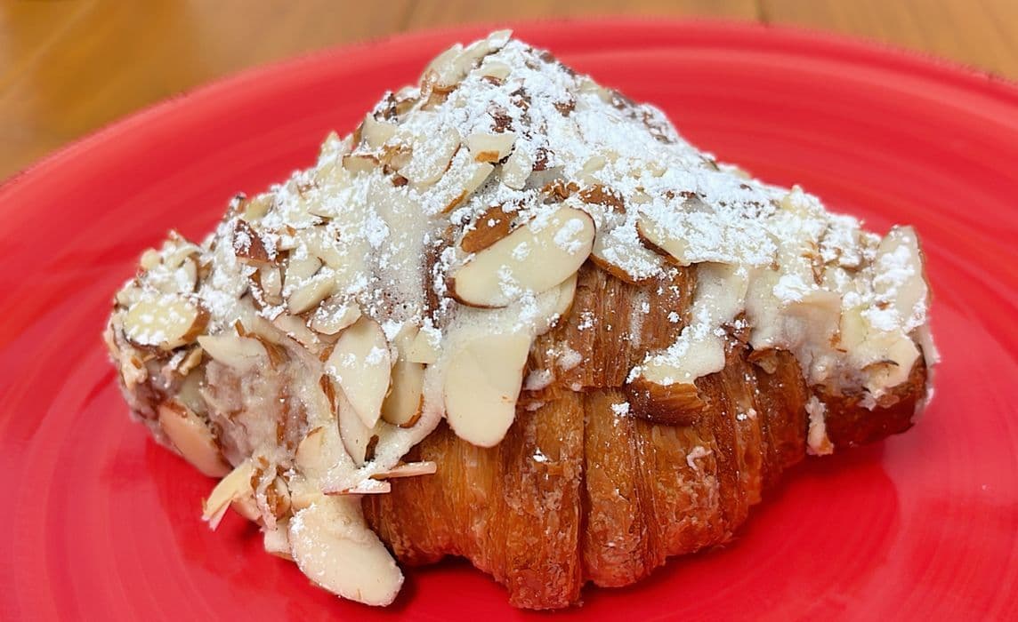 Almond Croissants (V)