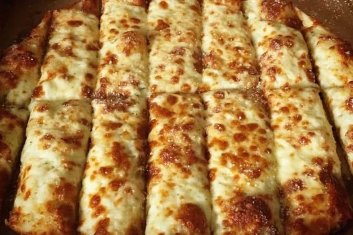 9" Exxxtra Cheesy Garlic Fingers
