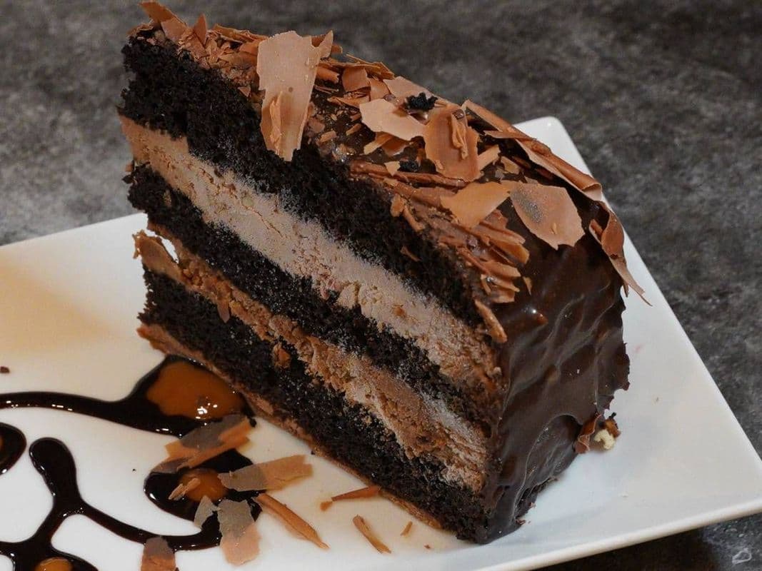 CHOCOLATE CAKE
