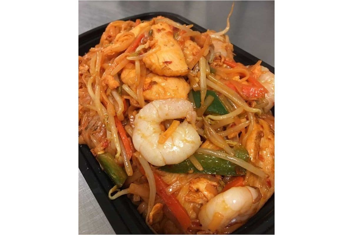 130A. Shrimp and Chicken Pad Thai