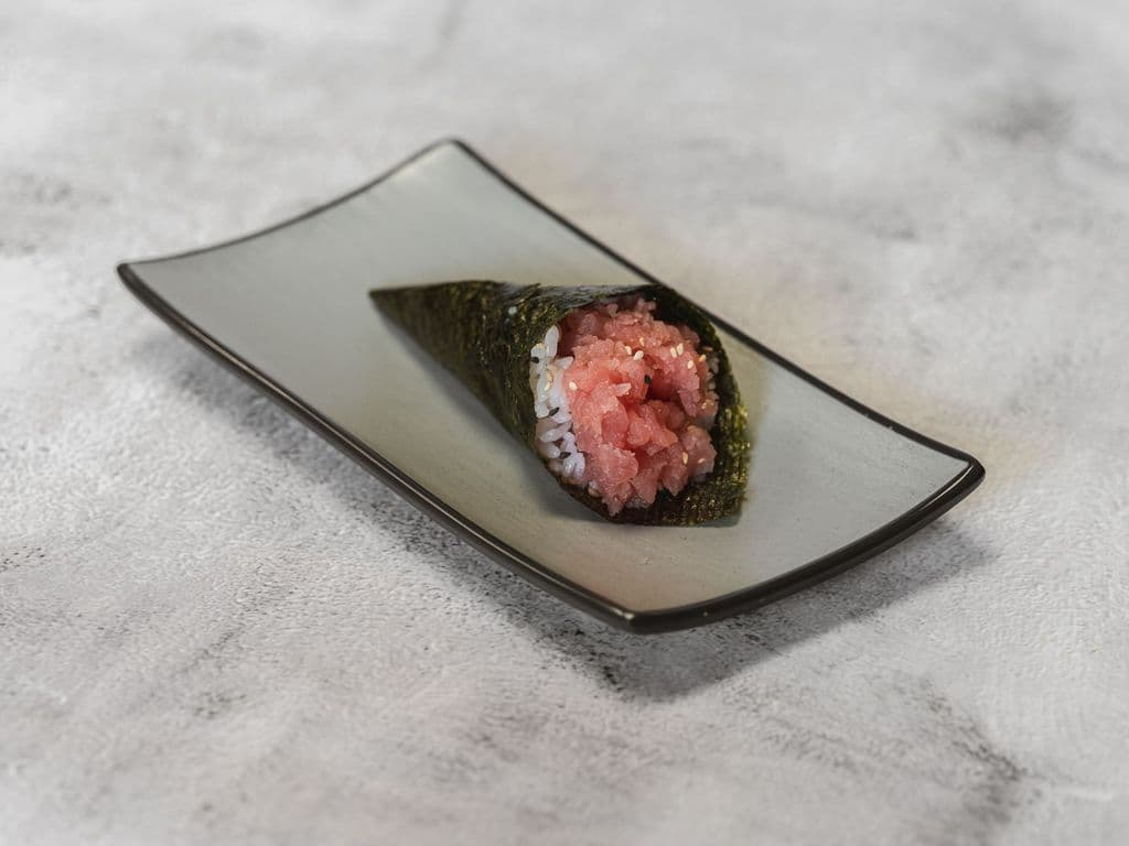 H03 Red Tuna Handroll