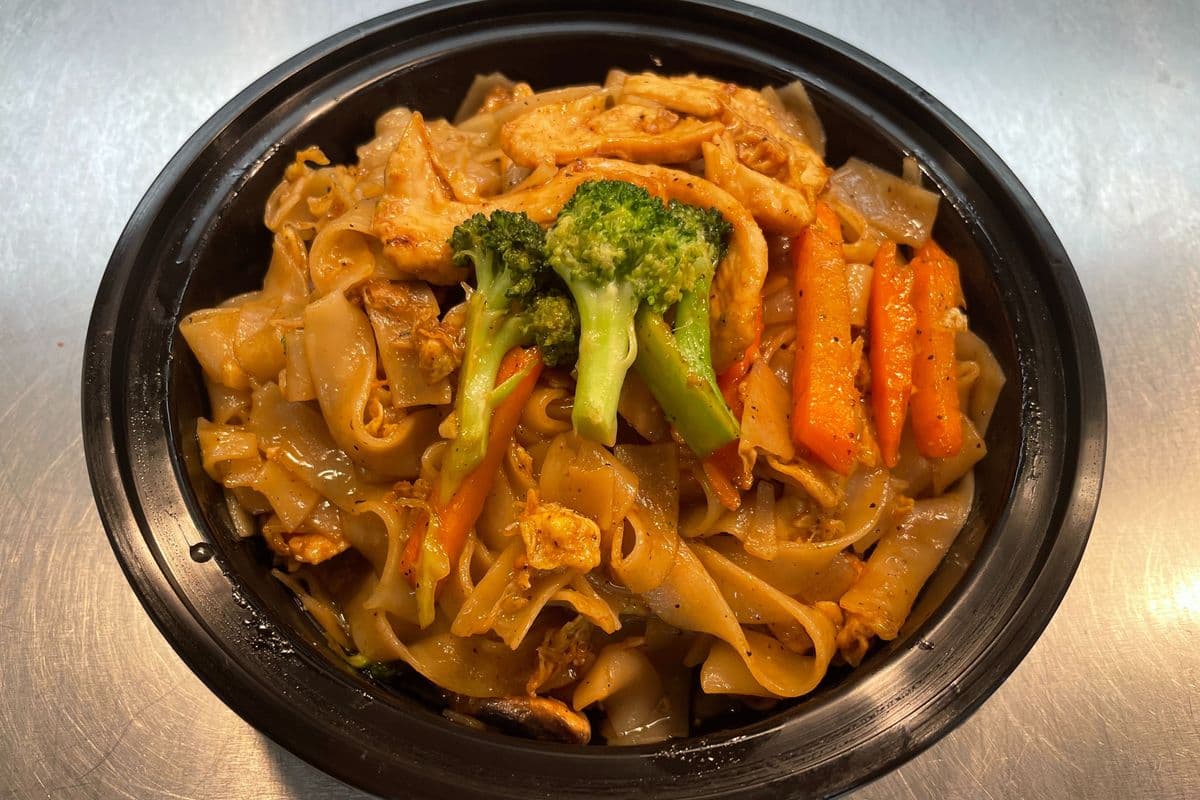 Pad See Eaw Noodles Stir Fry