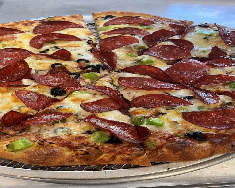 Classic Deluxe Pizza