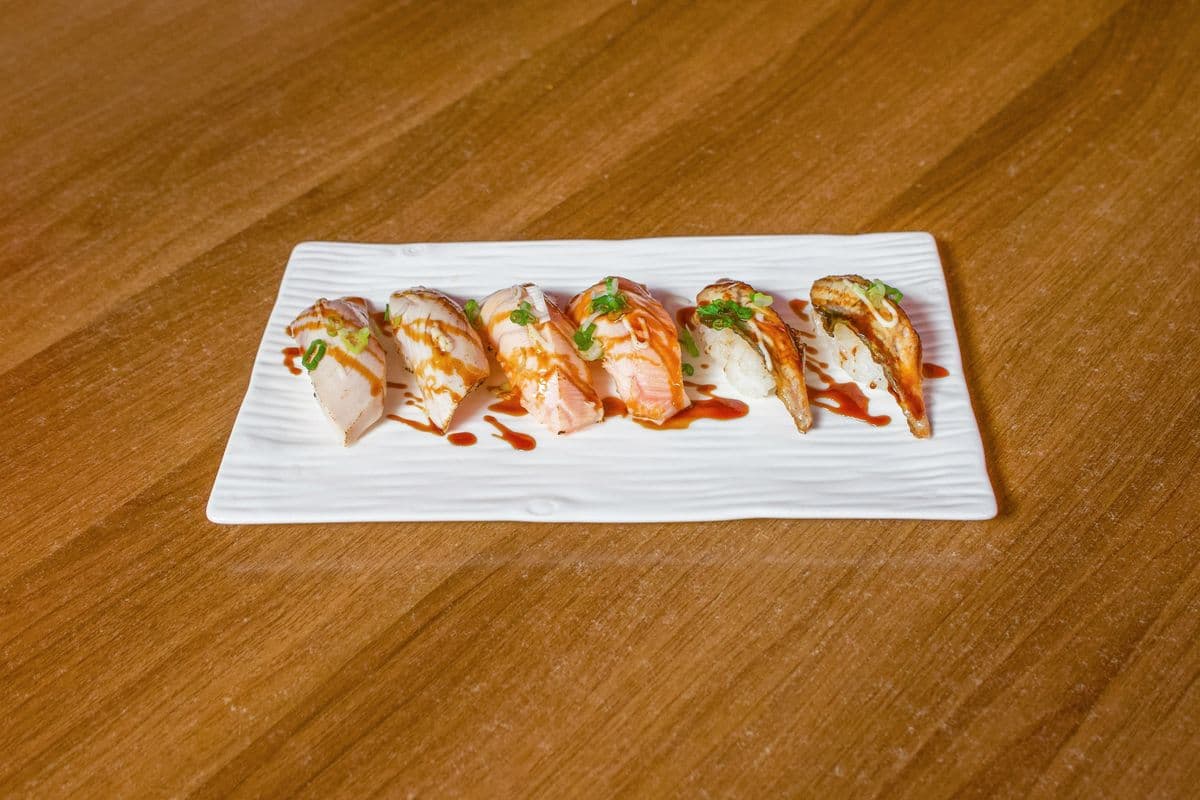 93. Salmon Aburi Sushi (1 pc)