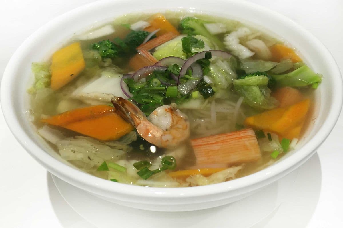 E7. Seafood with Rice Noodle Soup
