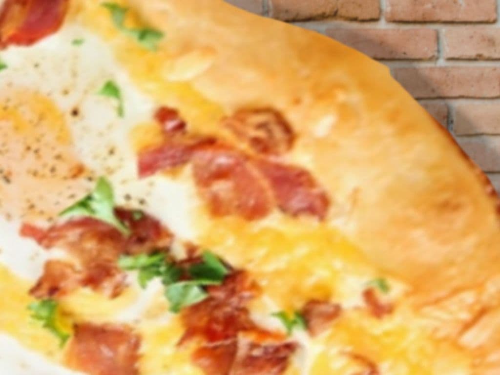 EGGS BACON BRUNCH PIZZA 10"