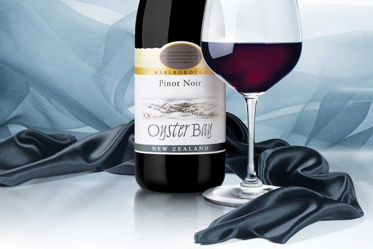 OYSTER BAY PINOT NOIR (750ML) (1 x 750ML)