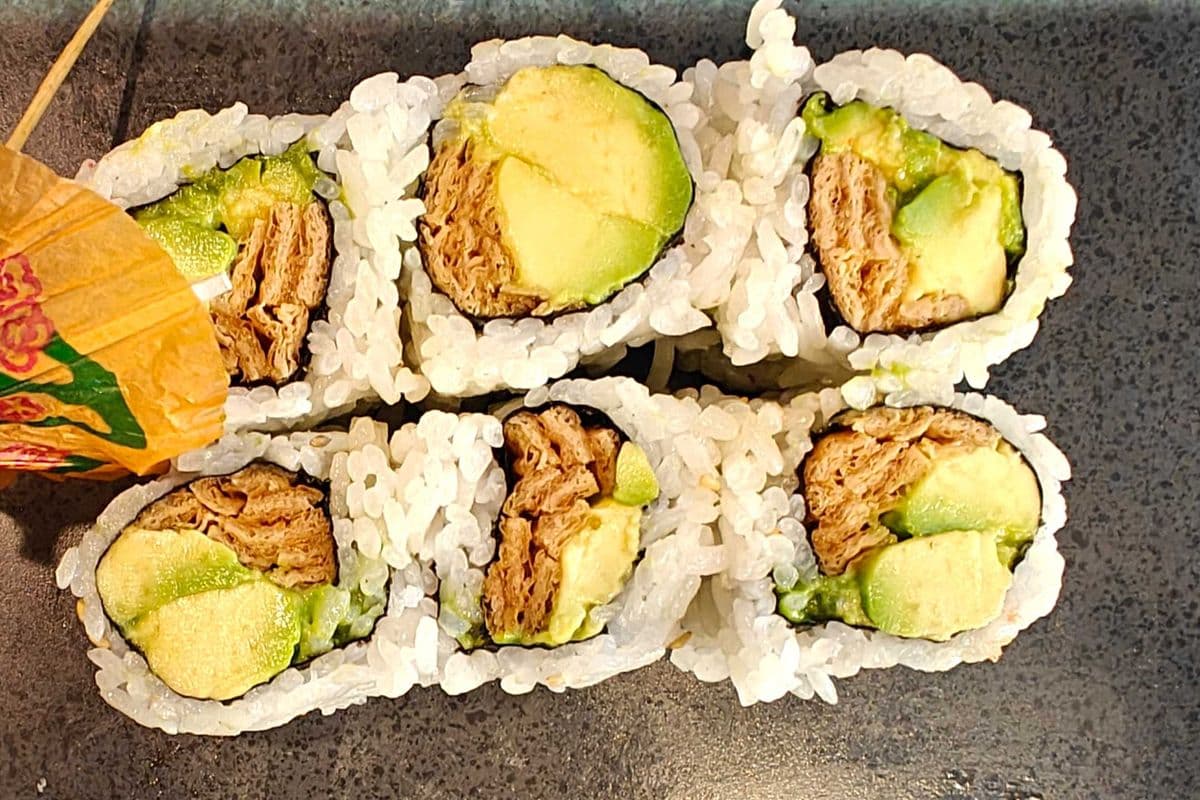 VR3. Tofu and Avocado Maki