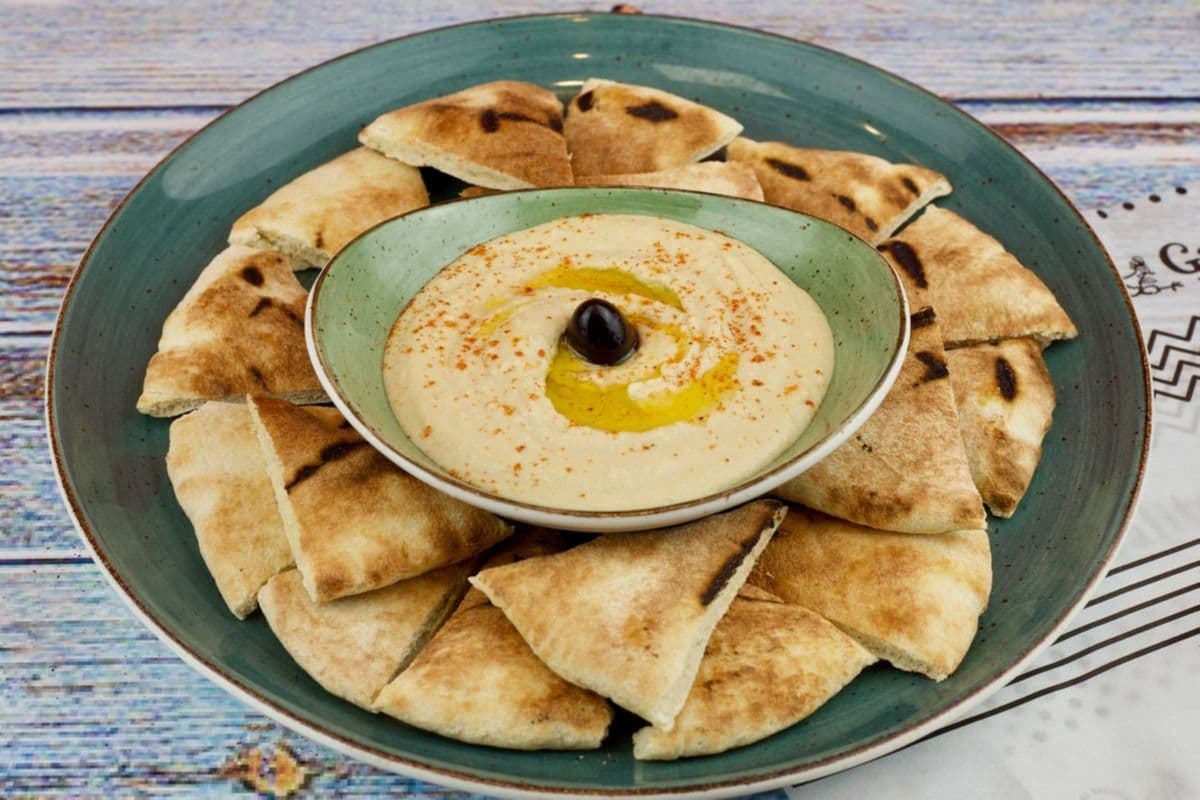 Peri Hummus Dip and Pita