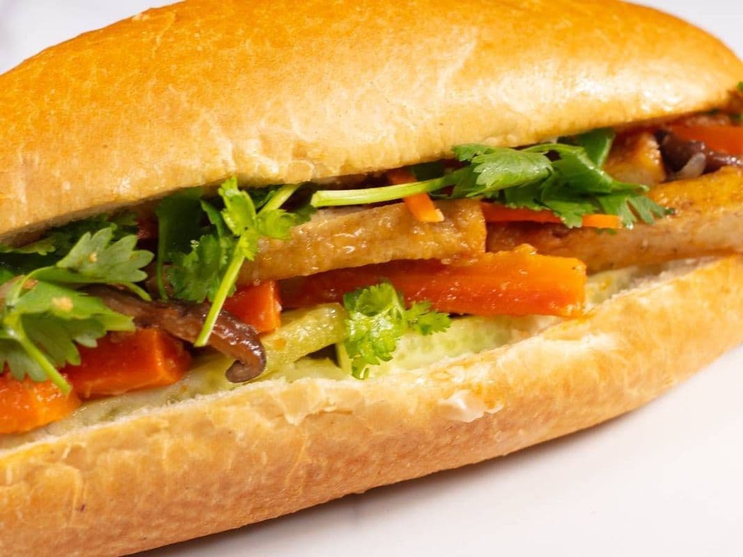 24-BANH MI VEGETARIEN