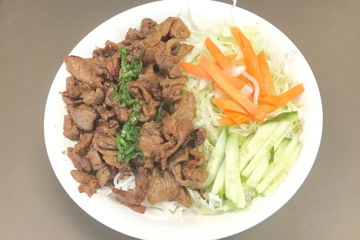 B3. Grilled Lemongrass Pork Slices on Vermicelli / Bún Thịt Nướng