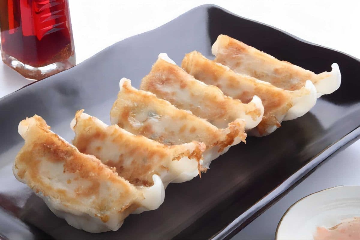 3. Pan-Fried Pork Dumplings (8 pcs) 锅贴