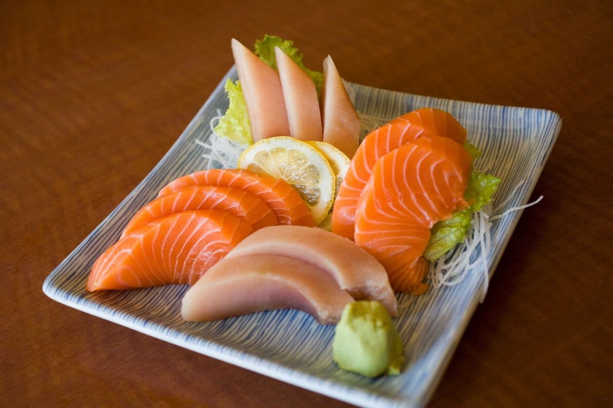 Tuna and Salmon Sashimi (10 pcs)