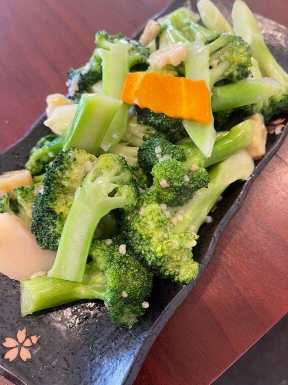 38. Brocoli à l'ail / 38. Broccoli with Garlic