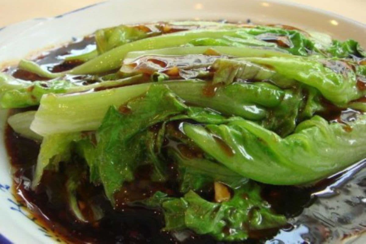 Sauteed Lettuce in Oyster Sauce (蚝油生菜)