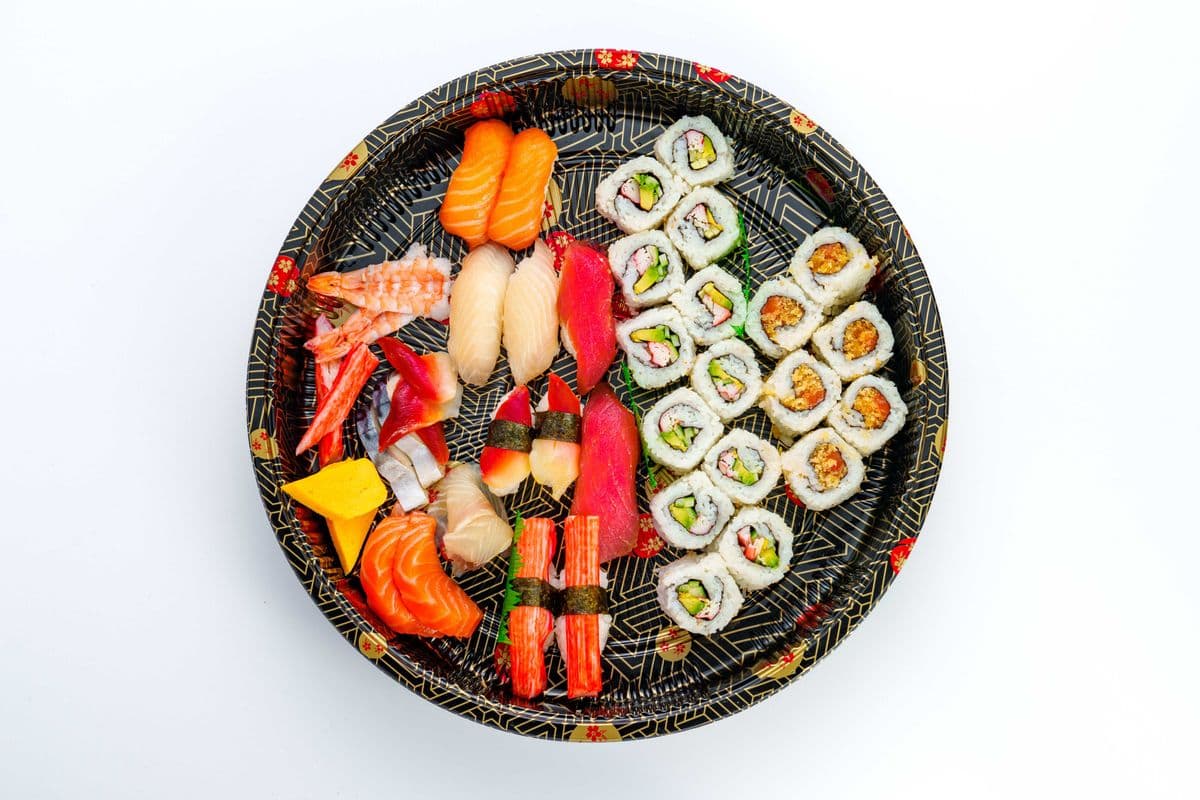 P3. Sashimi, Sushi, and Maki Roll (48 pcs)