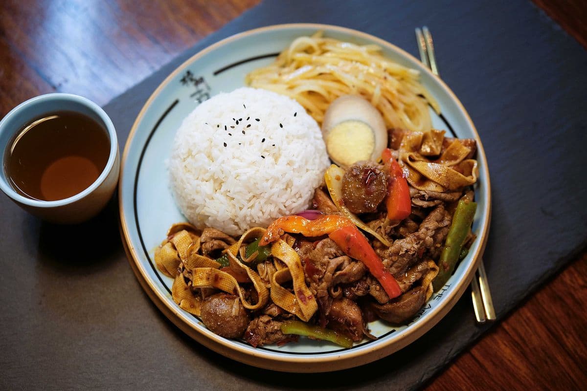 402. 麻辣牛肉香锅 Stir-fry Szechuan Spicy Beef Bento Box