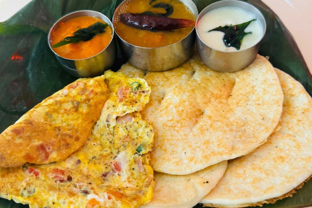Thattu Dosa with Omelet